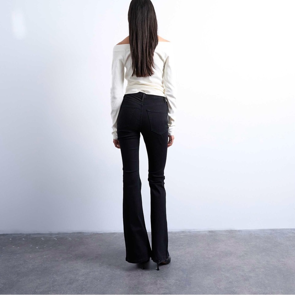 Topshop Moto Jamie Flare jeans in black - Picture 2 of 5